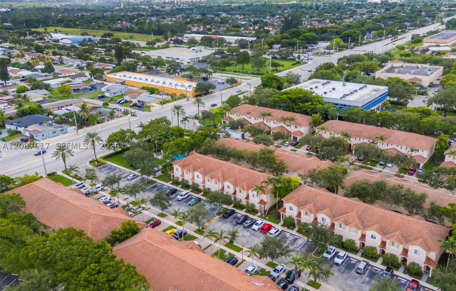 Real estate property located at 8870 Isles Cir, Broward, Woodland Villas 1st Add, Tamarac, FL