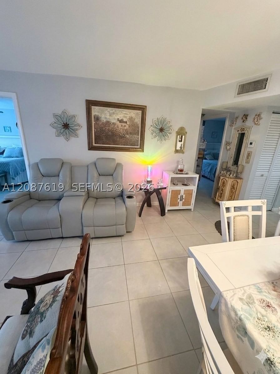 Real estate property located at 9181 Sunrise Lakes Blvd #312, Broward, Sunrise Lakes 114 Condo, Sunrise, FL