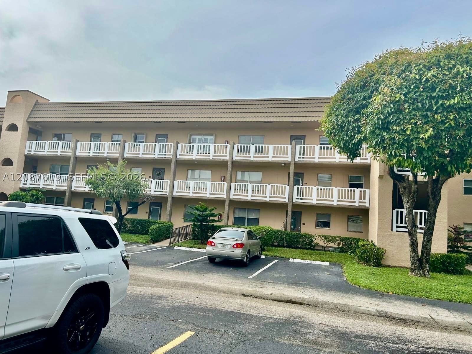 Real estate property located at 9181 Sunrise Lakes Blvd #312, Broward, Sunrise Lakes 114 Condo, Sunrise, FL