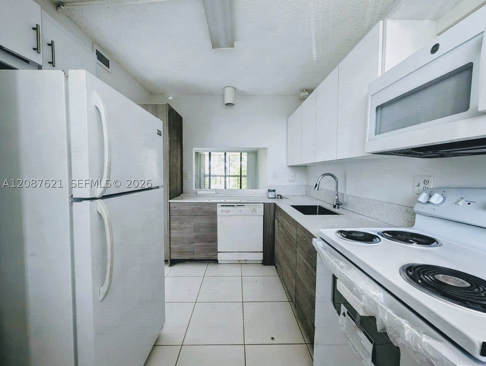 Real estate property located at 8429 Forest Hills Dr #305, Broward, Greenglades Condo Ii, Coral Springs, FL
