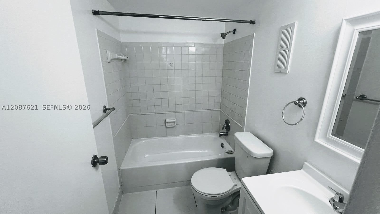 Real estate property located at 8429 Forest Hills Dr #305, Broward, Greenglades Condo Ii, Coral Springs, FL