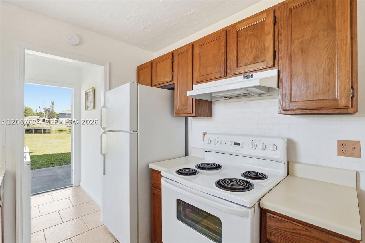 Real estate property located at 207 6TH Avenue, Okeechobee, City Of Okeechobee, Okeechobee, FL