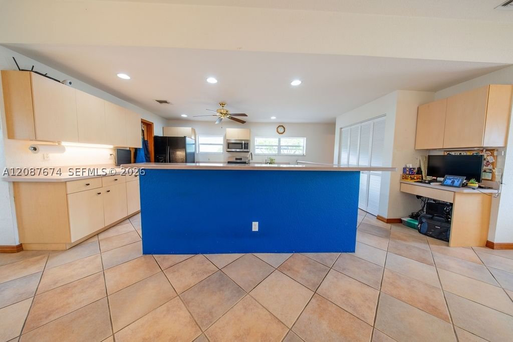 Real estate property located at 919 Lakeside Pl, Palm Beach, Lake Cove, Lantana, FL