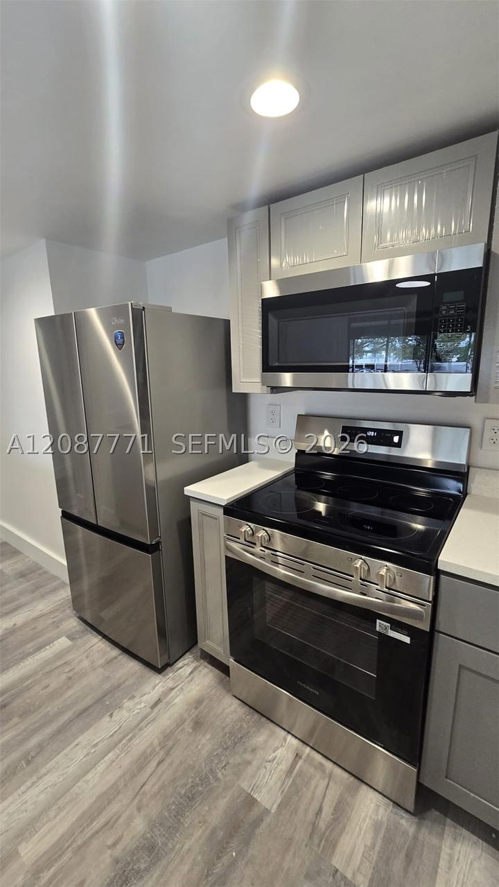 Real estate property located at 16220 2nd Ave #211, Miami-dade, Parkway Grove Condo Part, Miami, FL