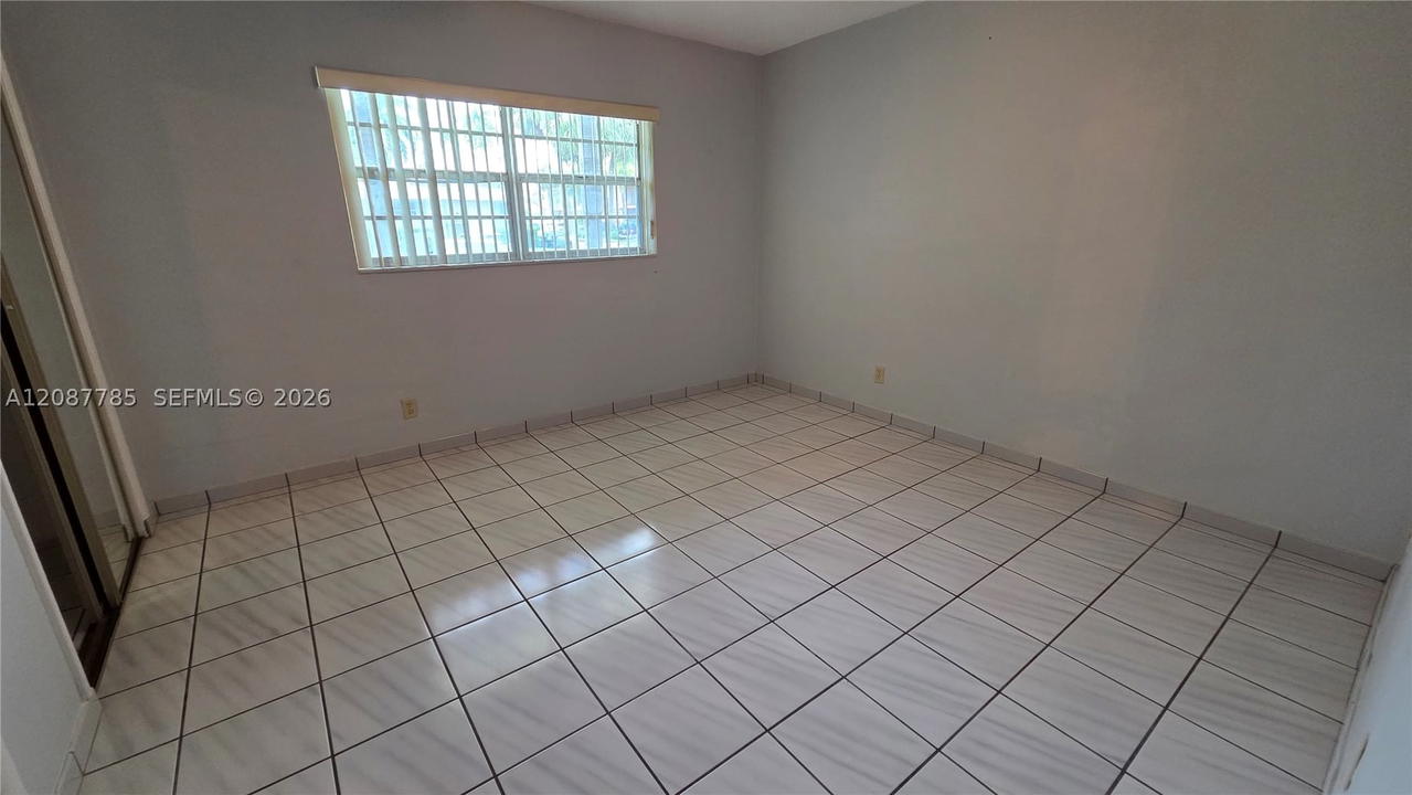 Real estate property located at 450 Paradise Isle Blvd #109, Broward, Isle Of Paradise Co-op, Hallandale Beach, FL