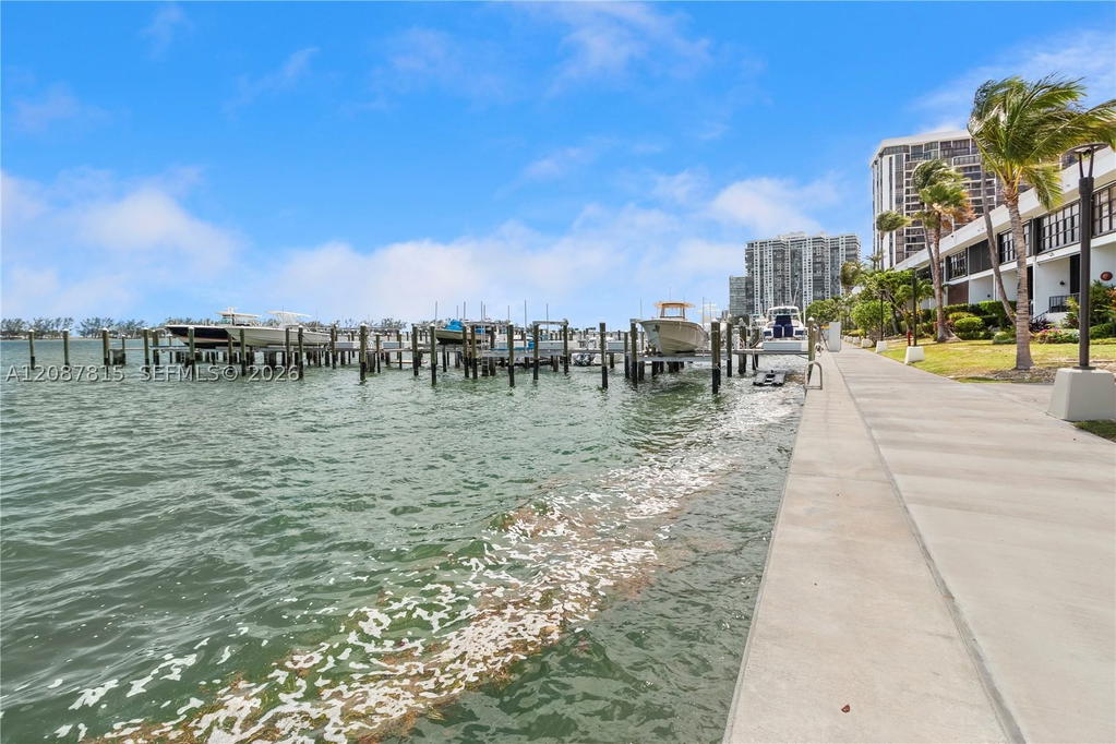 Real estate property located at 1901 Brickell Ave B1702, Miami-dade, Brickell Place Condo, Miami, FL
