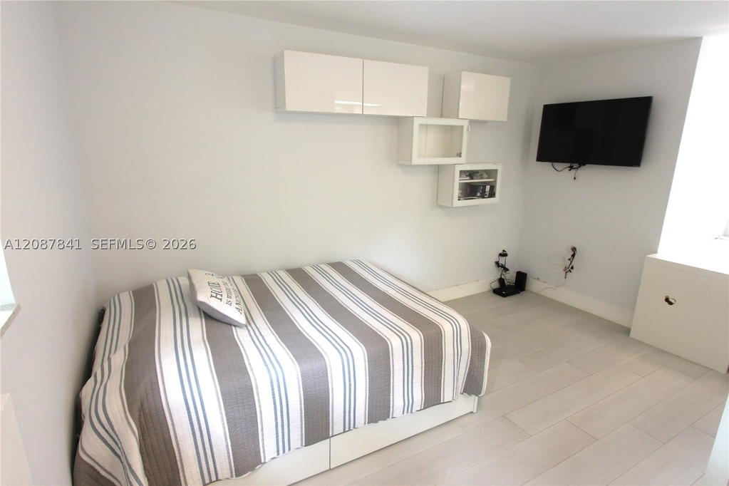 Real estate property located at 427 Santander Ave #202, Miami-dade, Villa Santander Condo, Coral Gables, FL