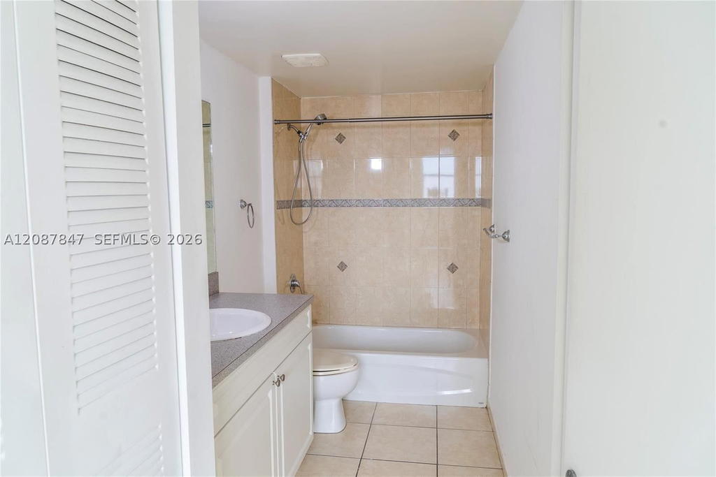 Real estate property located at 1 Glen Royal Pkwy #809, Miami-dade, Altos De Miami Condo, Miami, FL