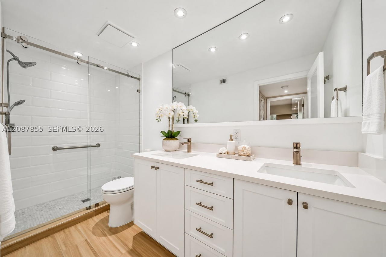Real estate property located at 260 Sunrise Dr D, Miami-dade, Sunrise Manor Condo, Key Biscayne, FL