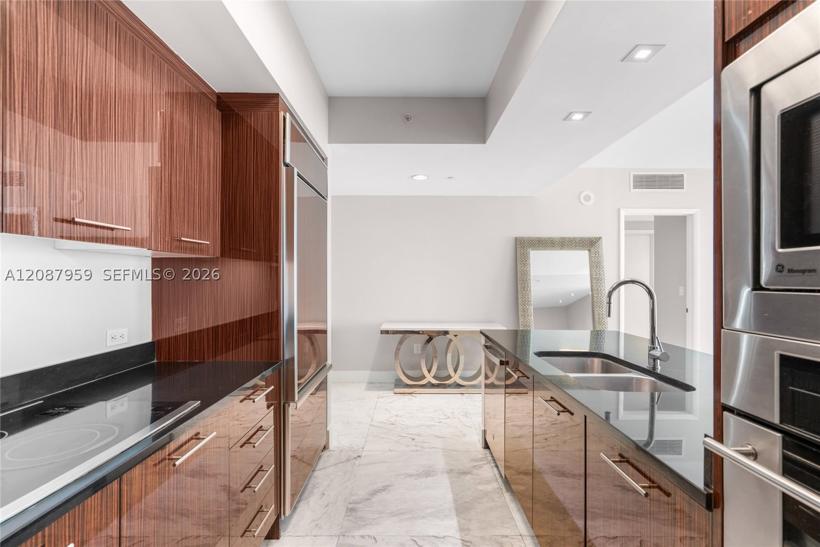 Real estate property located at 3951 Ocean Dr #1002, Broward, Apogee Beach Condominium, Hollywood, FL
