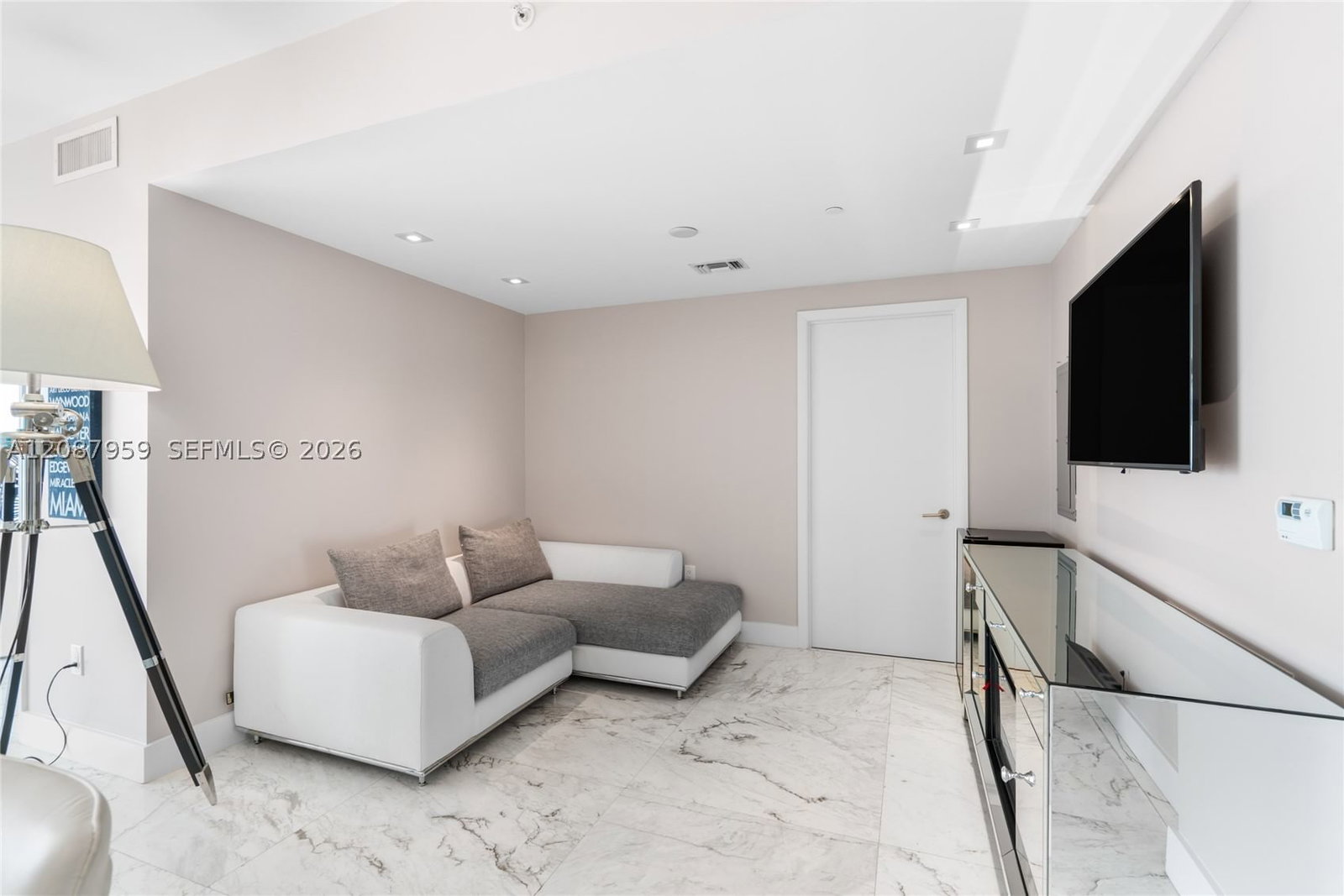 Real estate property located at 3951 Ocean Dr #1002, Broward, Apogee Beach Condominium, Hollywood, FL