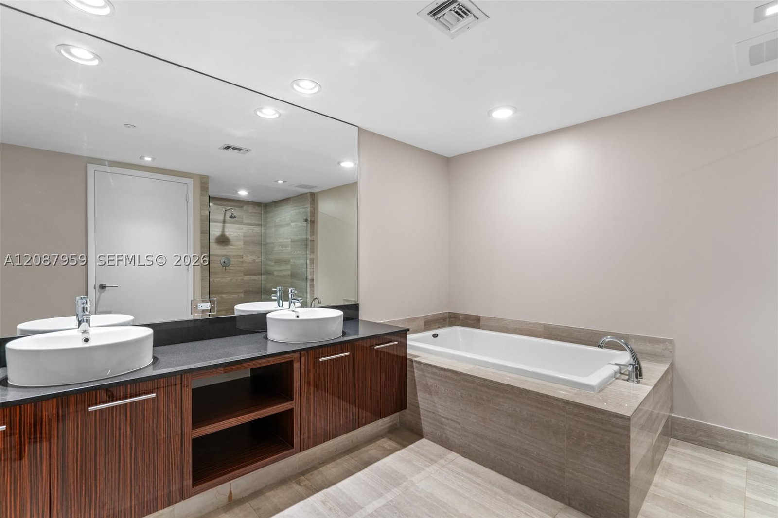 Real estate property located at 3951 Ocean Dr #1002, Broward, Apogee Beach Condominium, Hollywood, FL