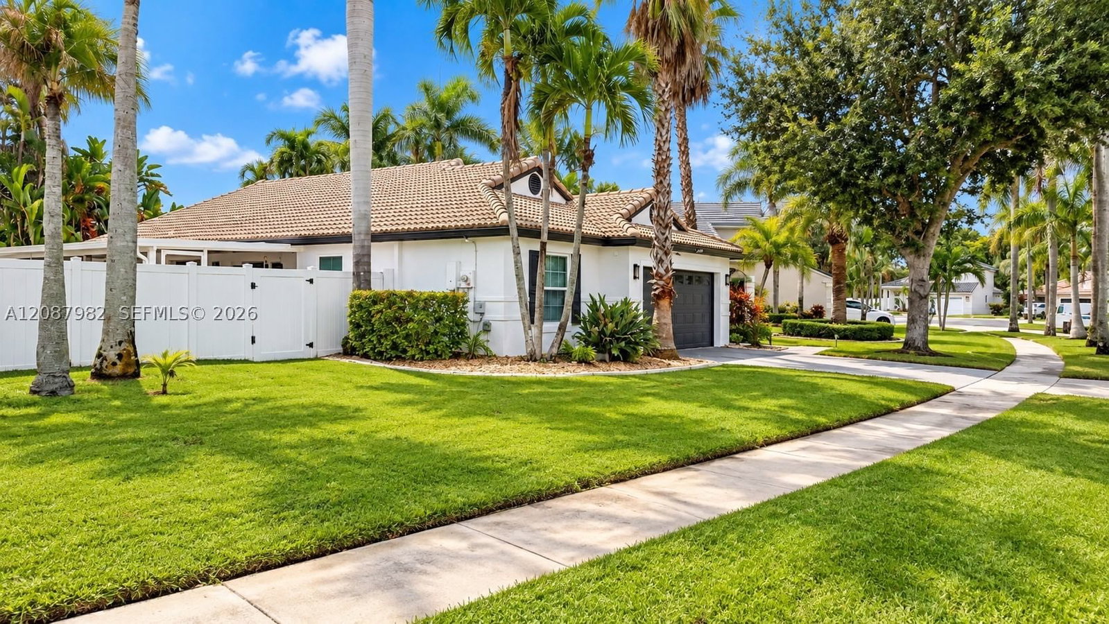 Real estate property located at 17542 12th St, Broward, Silver Lakes At Pembroke, Pembroke Pines, FL