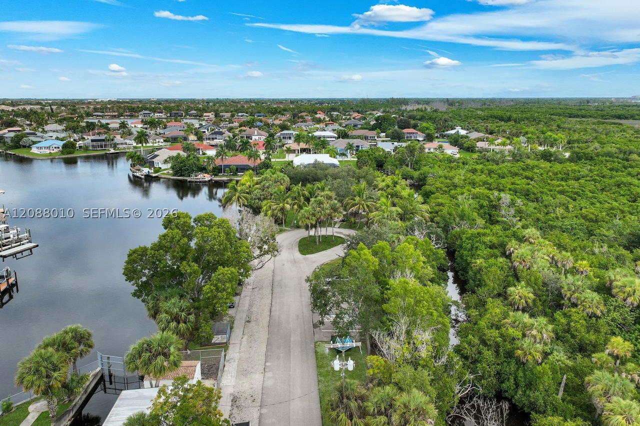 Real estate property located at 2309 20th Pl, Lee, Cape Coral, Cape Coral, FL