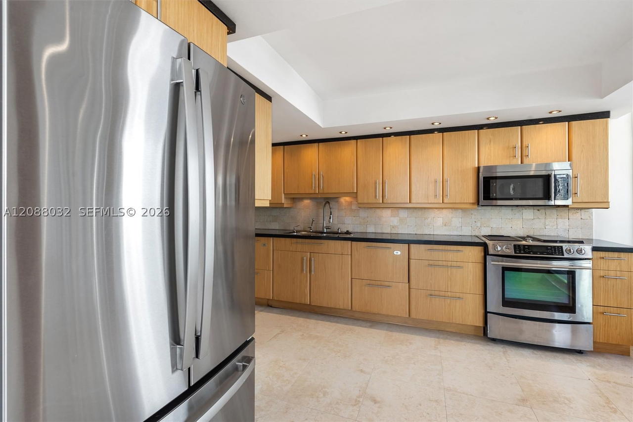 Real estate property located at 2100 OCEAN LN #401, Broward, Point Of Americas, Fort Lauderdale, FL
