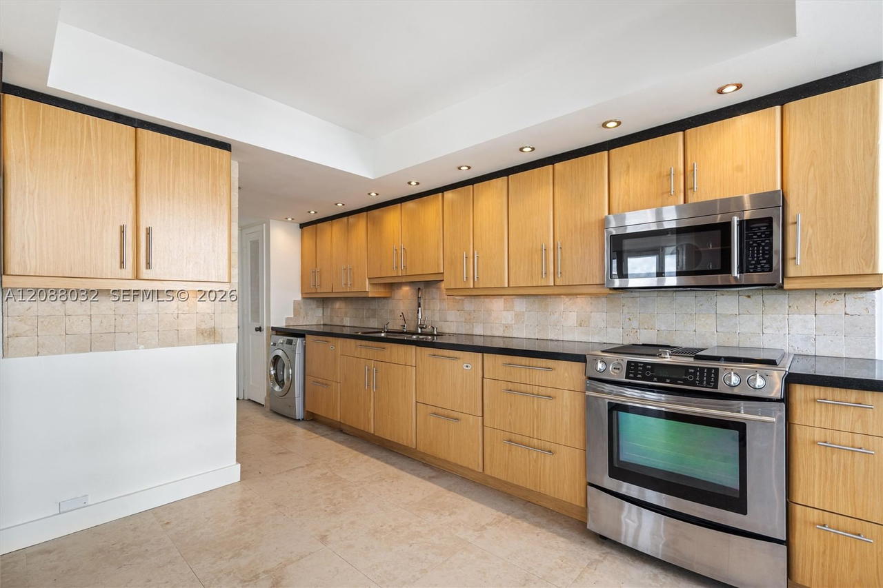 Real estate property located at 2100 OCEAN LN #401, Broward, Point Of Americas, Fort Lauderdale, FL