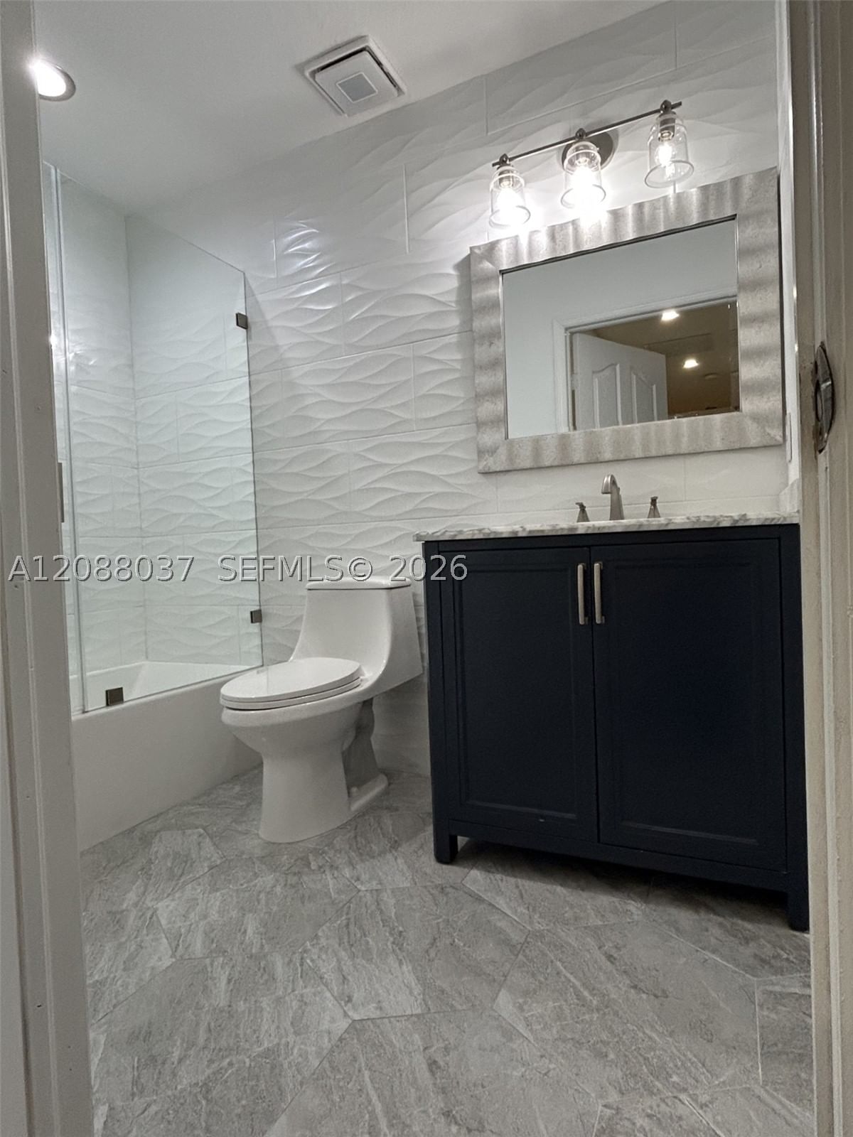Real estate property located at 18859 86th Ave #3305, Miami-dade, Ibis Villa At Miami Garde, Hialeah, FL