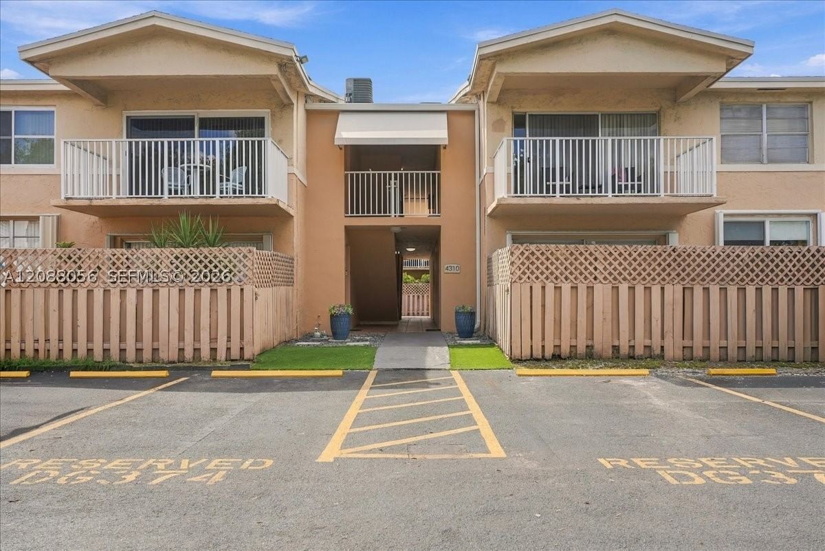 Real estate property located at 4310 79th Ave #2B, Miami-dade, Doral Gardens Condo, Doral, FL