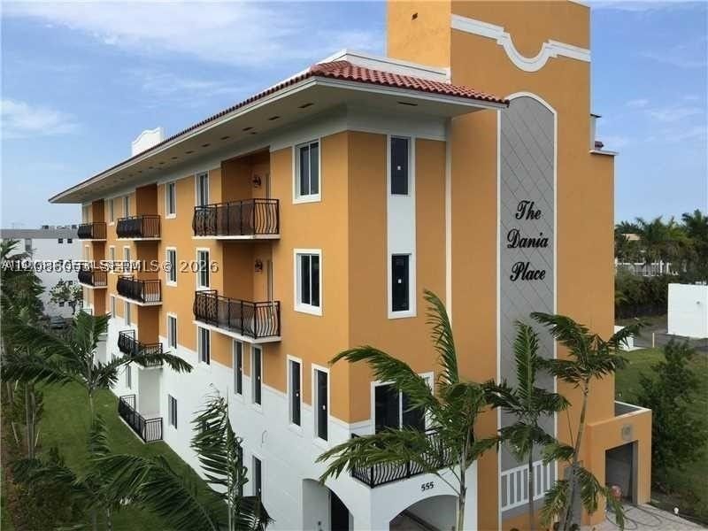 Real estate property located at 555 Dania Beach Blvd #5, Broward, Dania Place (the) Condo, Dania Beach, FL