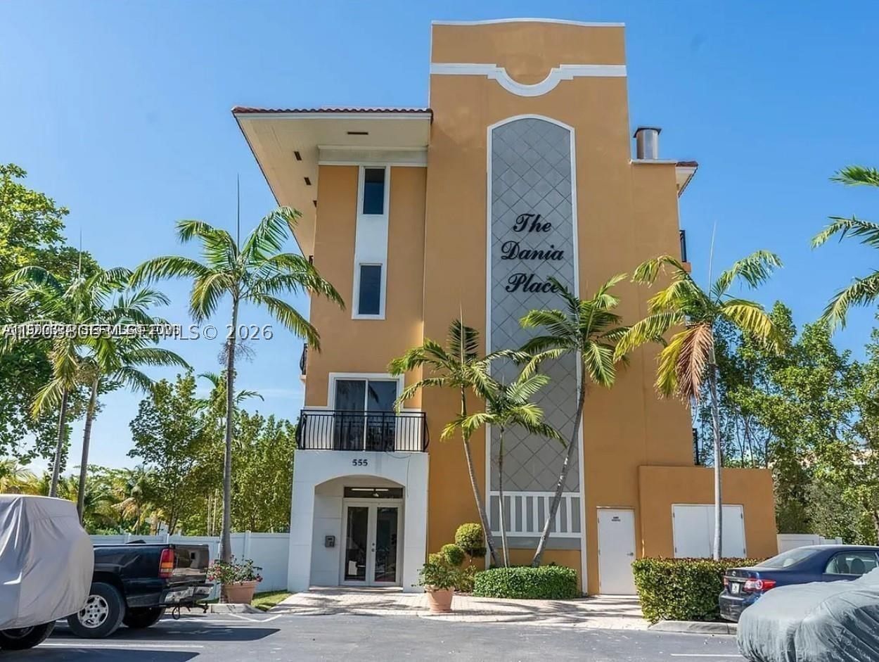 Real estate property located at 555 Dania Beach Blvd #5, Broward, Dania Place (the) Condo, Dania Beach, FL