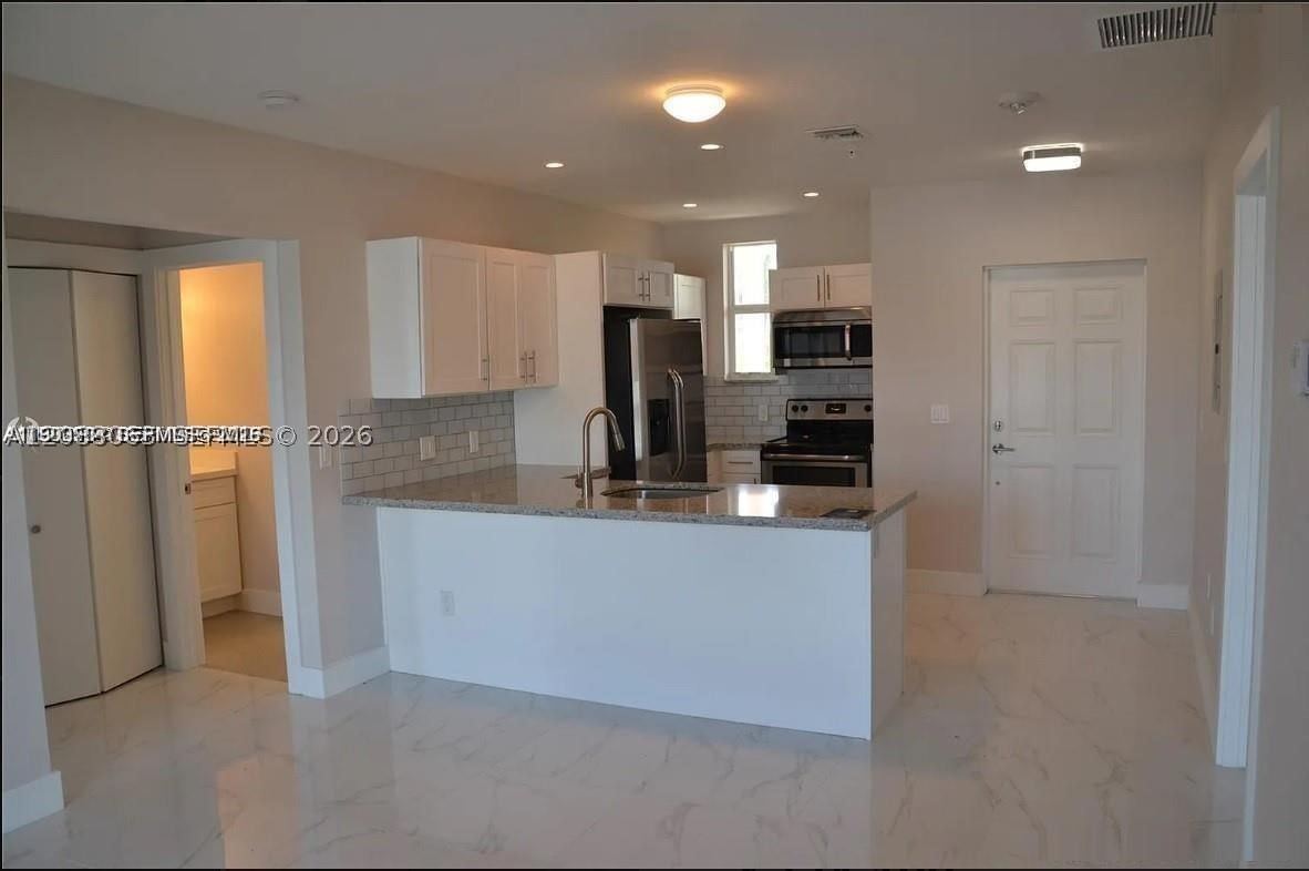Real estate property located at 555 Dania Beach Blvd #5, Broward, Dania Place (the) Condo, Dania Beach, FL
