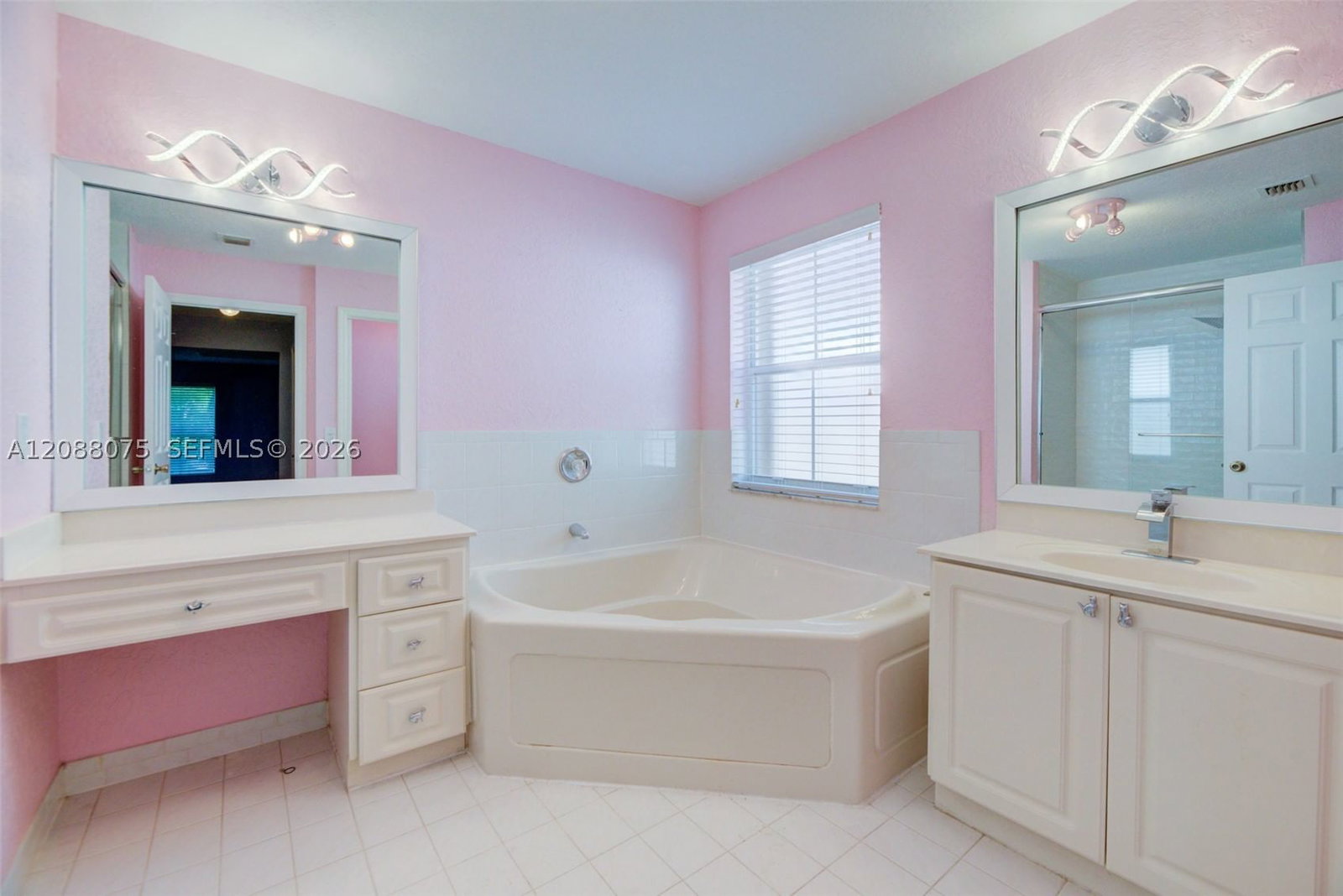 Real estate property located at 13945 Cypress Cove Cir, Broward, West Park-west Parcel, Davie, FL