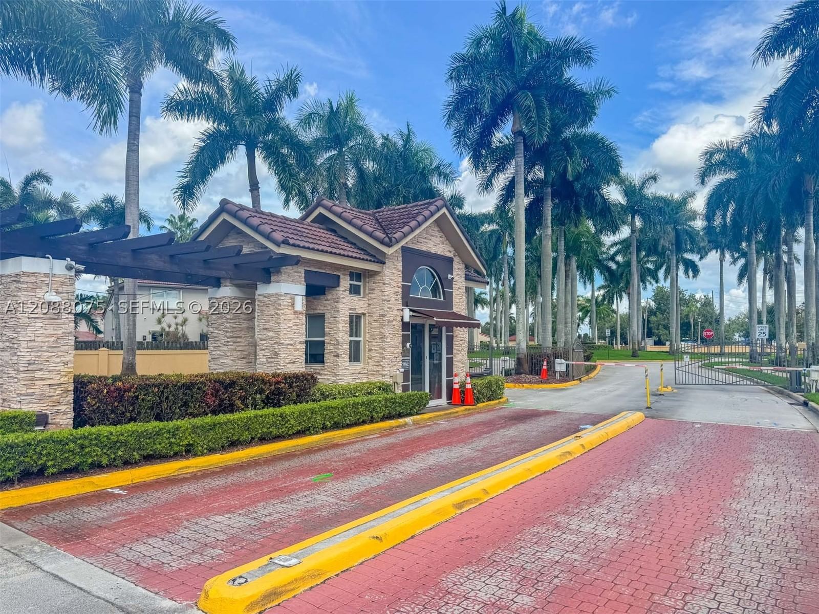 Real estate property located at 13945 Cypress Cove Cir, Broward, West Park-west Parcel, Davie, FL