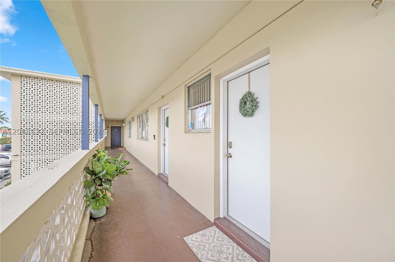 Real estate property located at 11960 19th Dr #17, Miami-dade, Sans Souci Condo, North Miami, FL