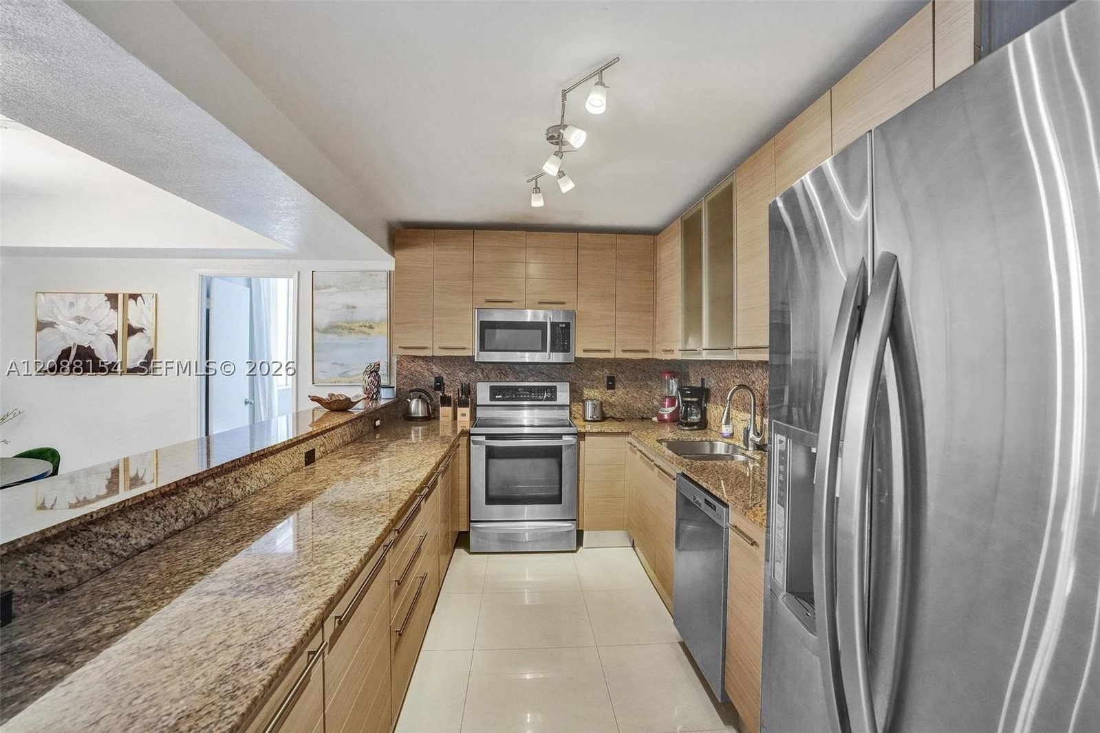 Real estate property located at 19370 Collins Ave #816, Miami-dade, Ocean Reserve Condo, Sunny Isles Beach, FL