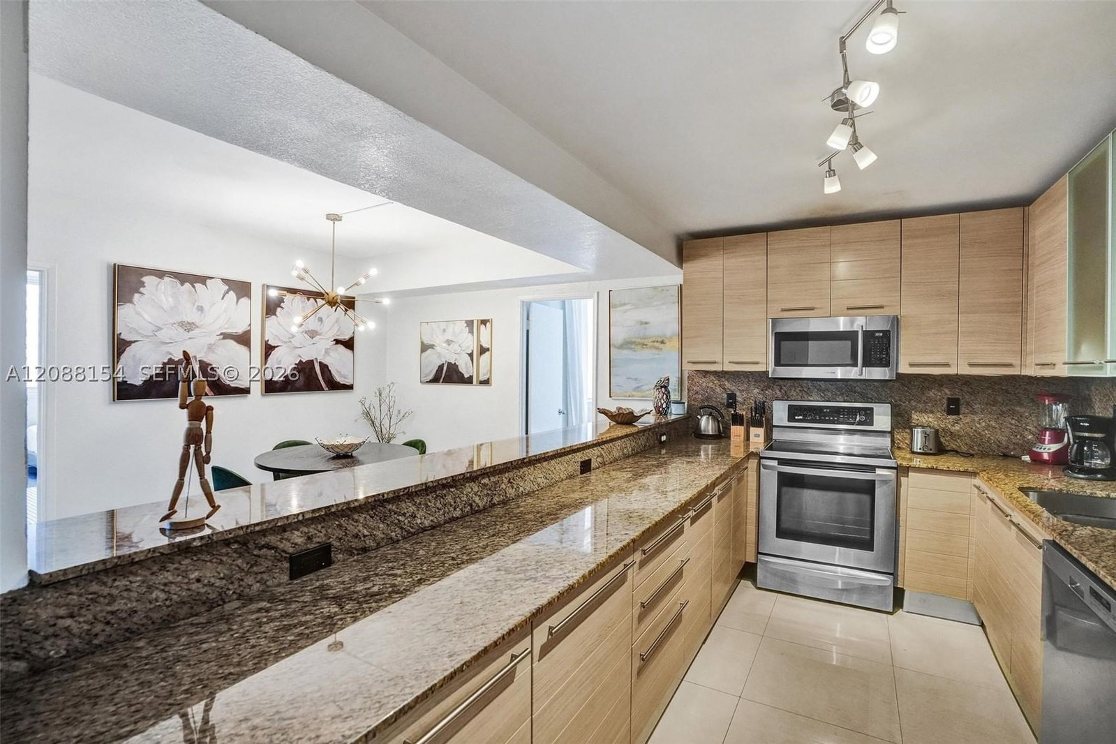 Real estate property located at 19370 Collins Ave #816, Miami-dade, Ocean Reserve Condo, Sunny Isles Beach, FL