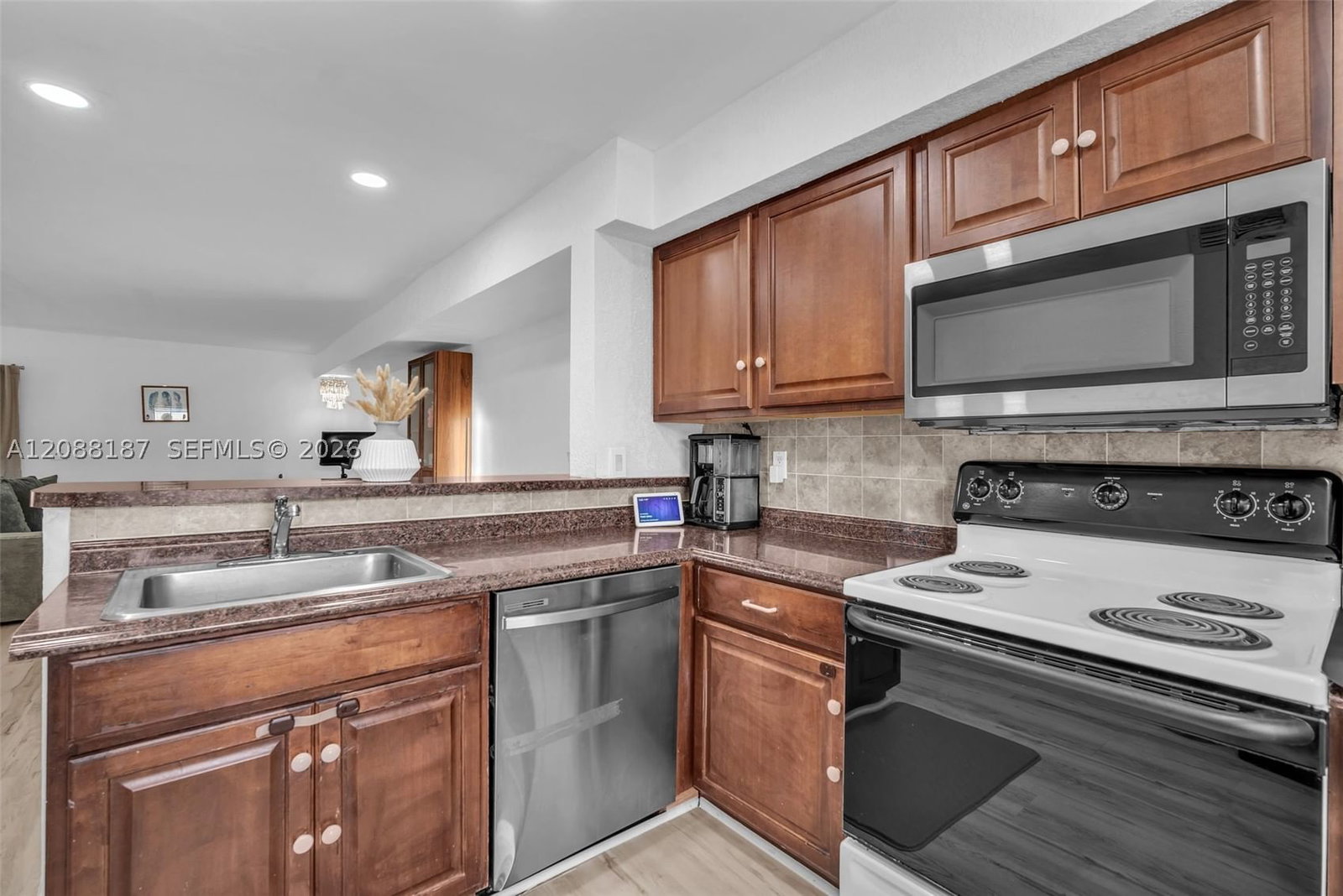 Real estate property located at 2771 47th Ln #2905, Broward, Colonies Two Condo, Lauderdale Lakes, FL