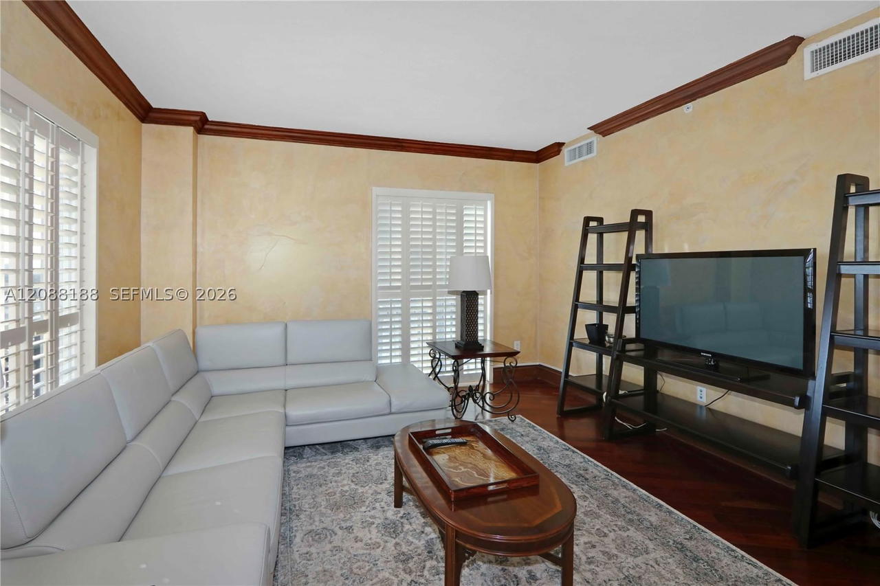Real estate property located at 10 Aragon Ave #1216, Miami-dade, Ten Aragon Condo, Coral Gables, FL