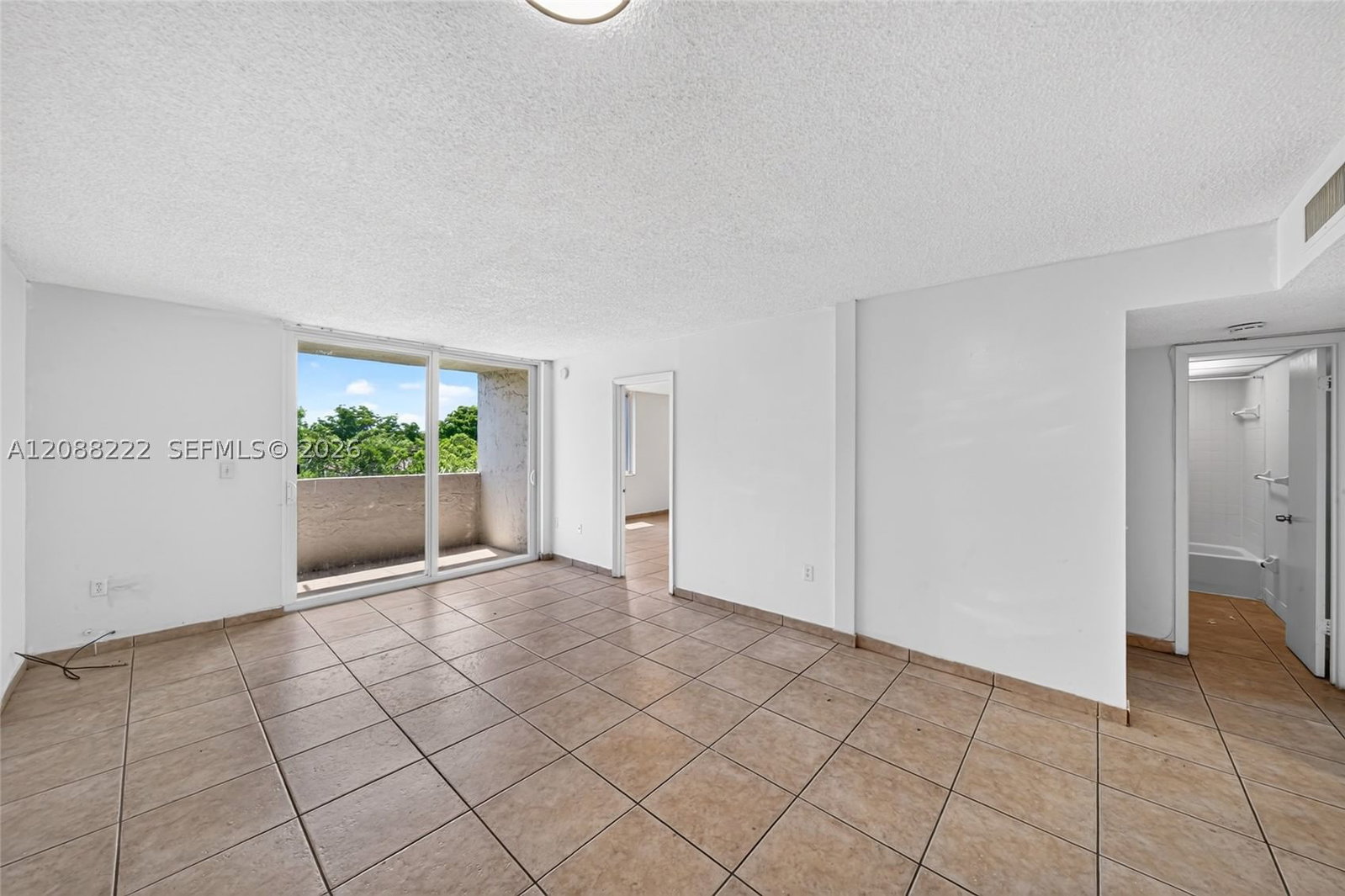 Real estate property located at 10000 80th Ct #2432, Miami-dade, Samari Lake East Condo, Hialeah Gardens, FL