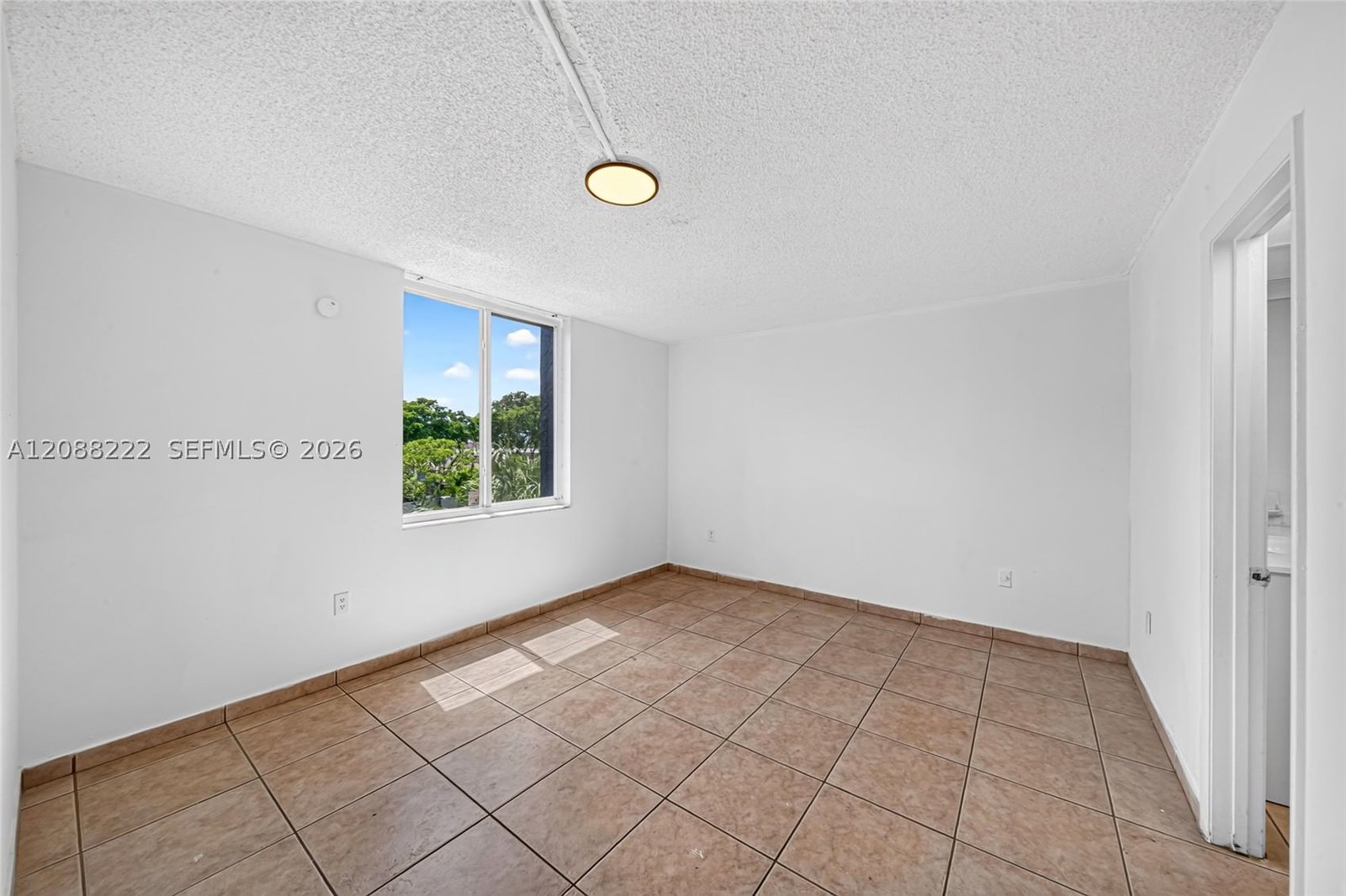 Real estate property located at 10000 80th Ct #2432, Miami-dade, Samari Lake East Condo, Hialeah Gardens, FL
