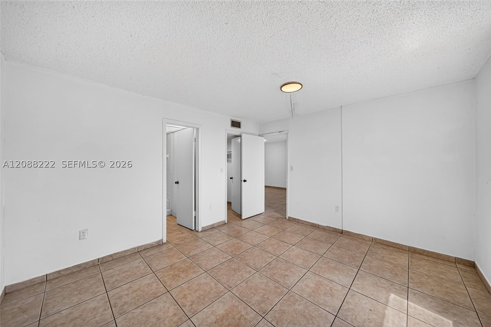 Real estate property located at 10000 80th Ct #2432, Miami-dade, Samari Lake East Condo, Hialeah Gardens, FL