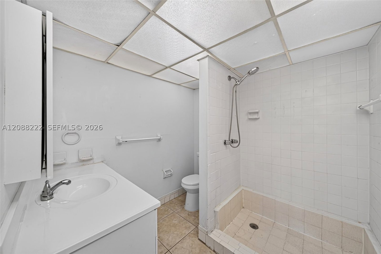 Real estate property located at 10000 80th Ct #2432, Miami-dade, Samari Lake East Condo, Hialeah Gardens, FL