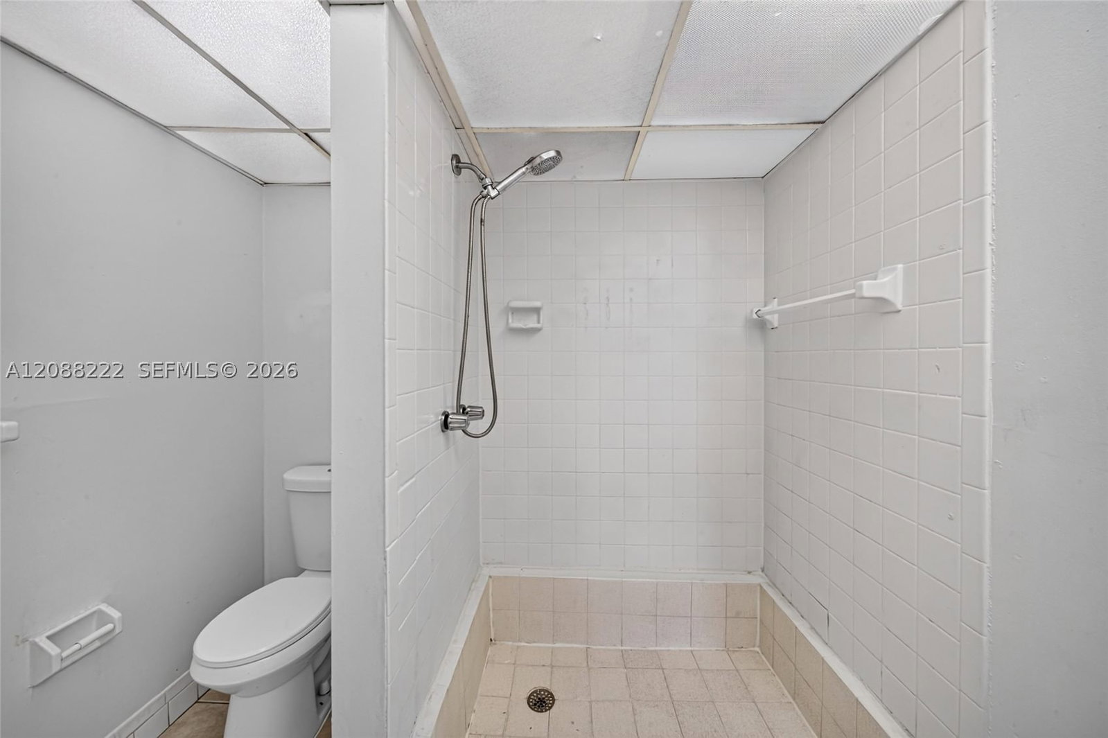 Real estate property located at 10000 80th Ct #2432, Miami-dade, Samari Lake East Condo, Hialeah Gardens, FL