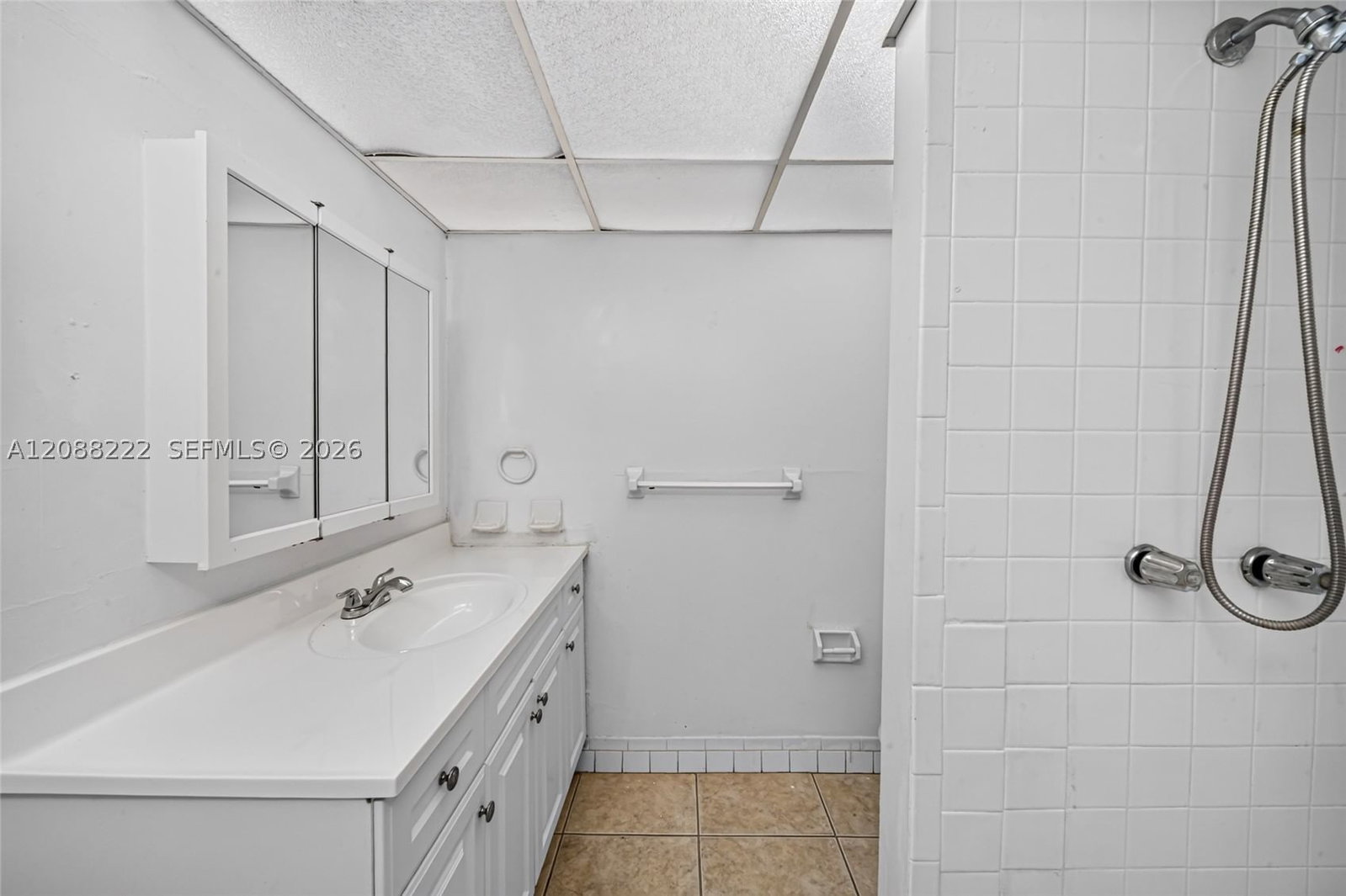 Real estate property located at 10000 80th Ct #2432, Miami-dade, Samari Lake East Condo, Hialeah Gardens, FL