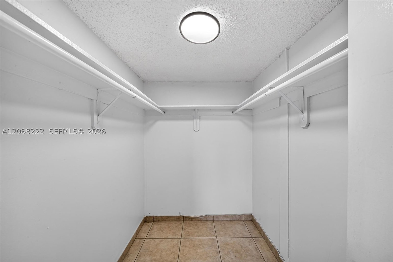 Real estate property located at 10000 80th Ct #2432, Miami-dade, Samari Lake East Condo, Hialeah Gardens, FL