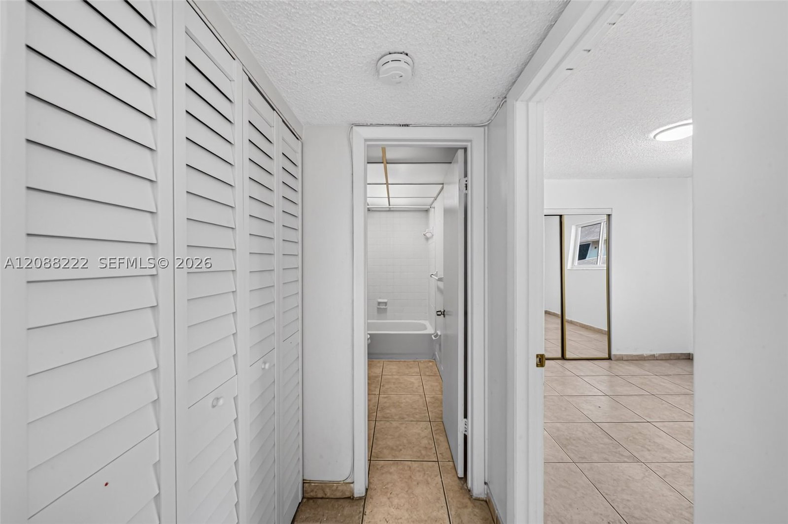 Real estate property located at 10000 80th Ct #2432, Miami-dade, Samari Lake East Condo, Hialeah Gardens, FL