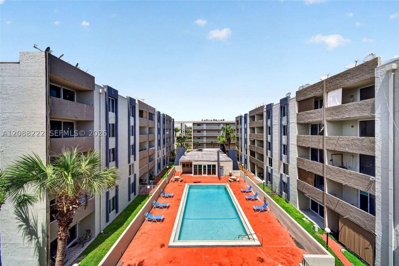 Real estate property located at 10000 80th Ct #2432, Miami-dade, Samari Lake East Condo, Hialeah Gardens, FL