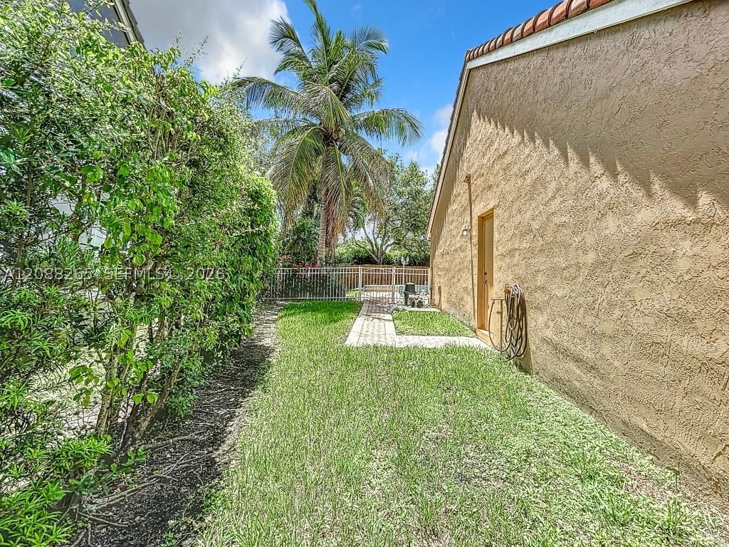 Real estate property located at 1342 195th Ave, Broward, Ameritrail Section Two, Pembroke Pines, FL