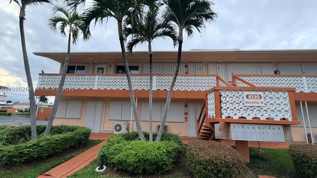 Real estate property located at 1030 11 St M20, Broward, Rolen Lake Gardens Co-op, Hallandale Beach, FL