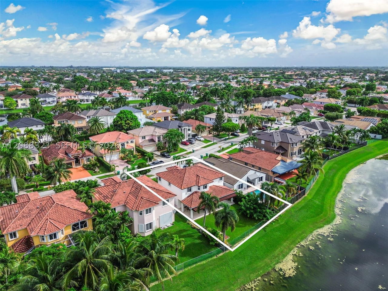 Real estate property located at 16290 68th Ter, Miami-dade, Sunset Lakes Estates 1st, Miami, FL