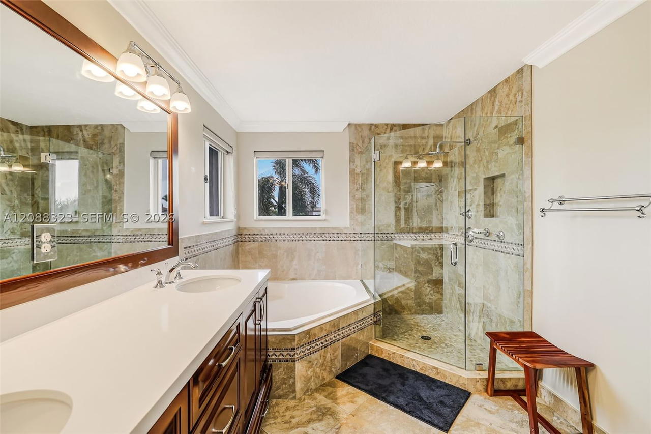 Real estate property located at 16290 68th Ter, Miami-dade, Sunset Lakes Estates 1st, Miami, FL
