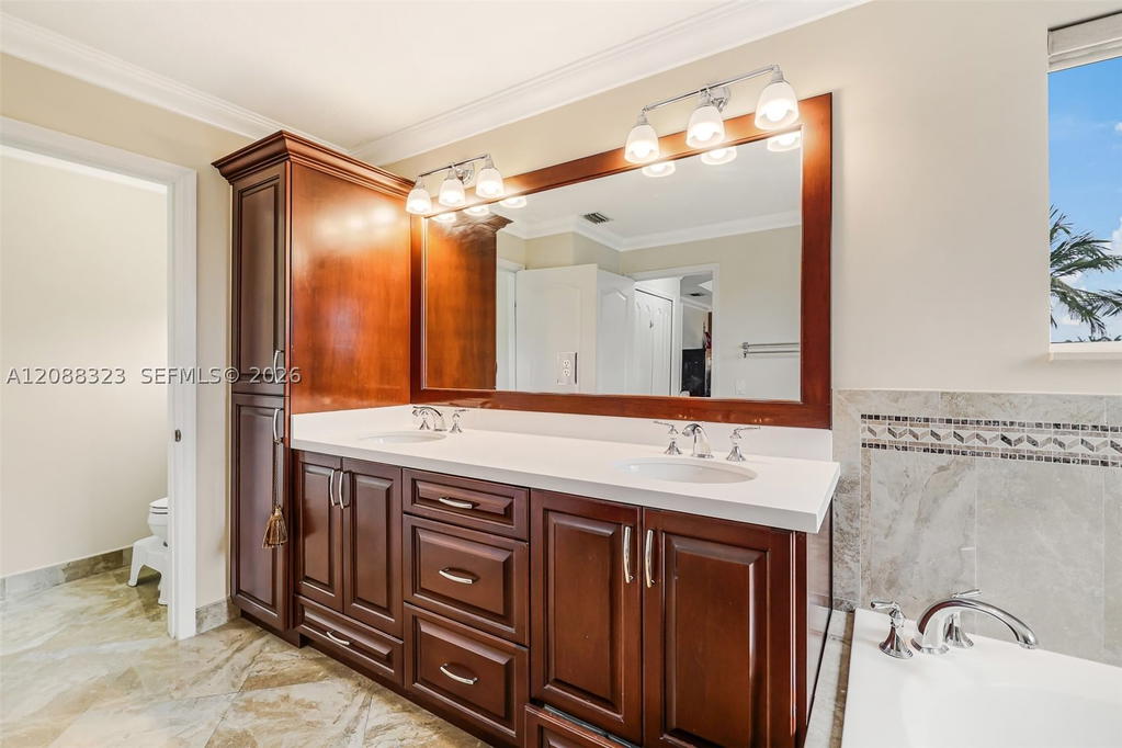 Real estate property located at 16290 68th Ter, Miami-dade, Sunset Lakes Estates 1st, Miami, FL
