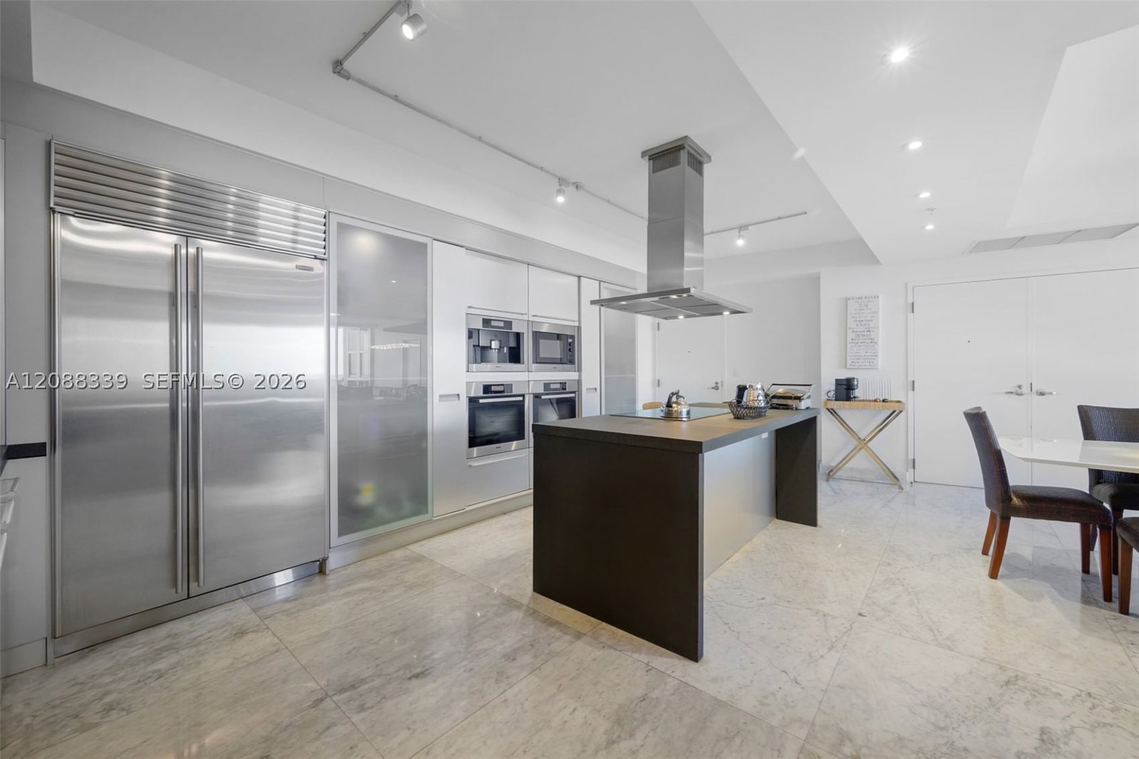 Real estate property located at 18201 Collins Ave #1006, Miami-dade, Trump Royale Condo, Sunny Isles Beach, FL
