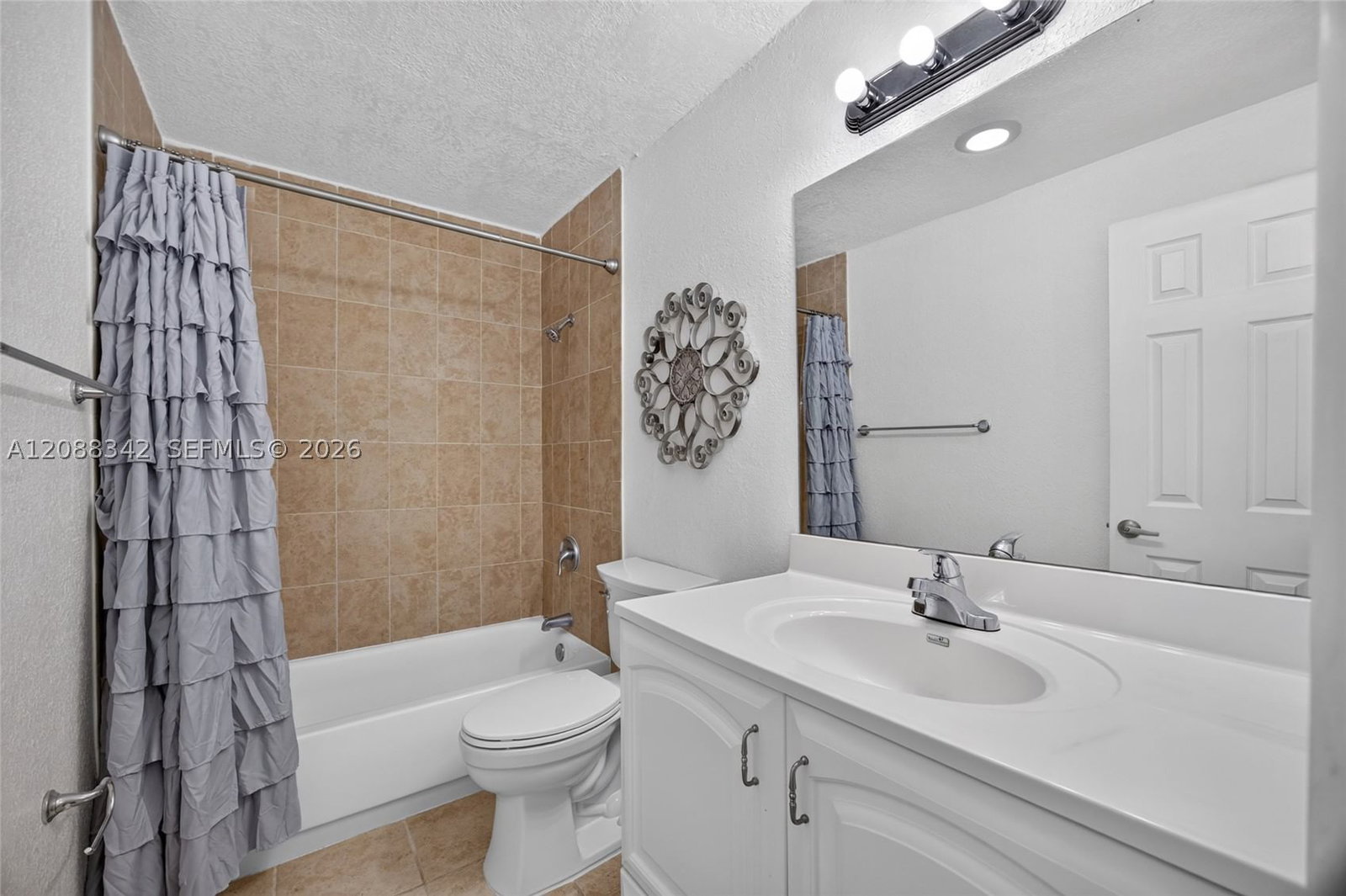 Real estate property located at 2715 49th St #103, Broward, Du Barry Condo, Fort Lauderdale, FL