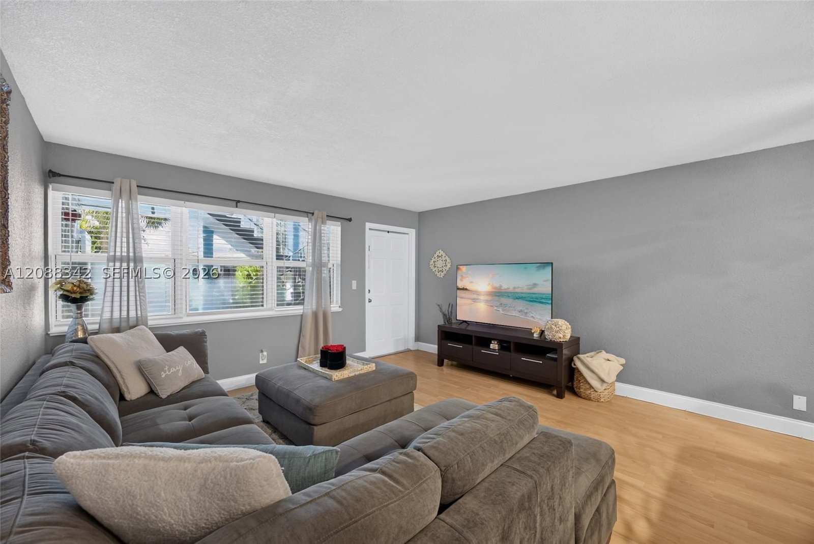 Real estate property located at 2715 49th St #103, Broward, Du Barry Condo, Fort Lauderdale, FL