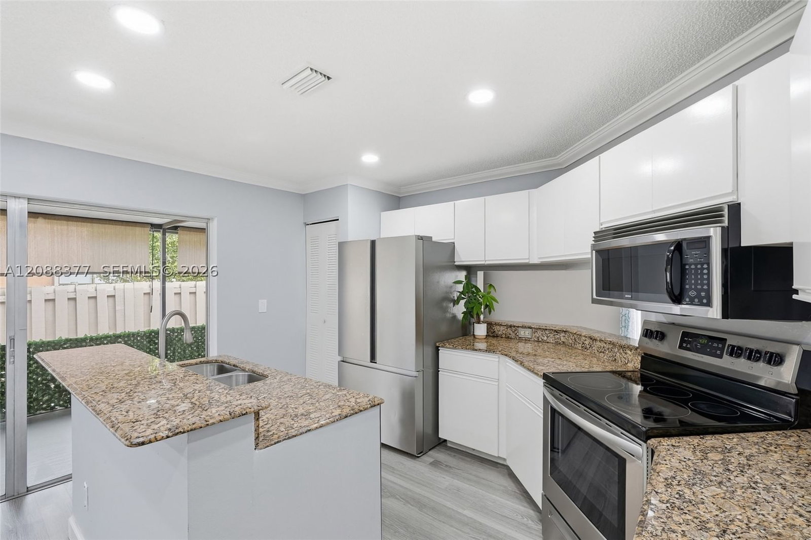 Real estate property located at 3724 107th Ter, Broward, Welleby Nw Quadrant, Sunrise, FL